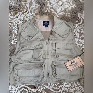 NWT  Willis&Gieger fishing/hunting/photography vest sz L‎